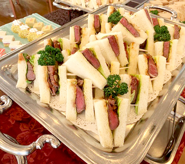 実際のケータリングパーティの風景